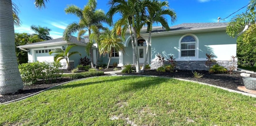 House in Port Charlotte, Florida 3 bedrooms, 202.99 sq.m. № 1357676