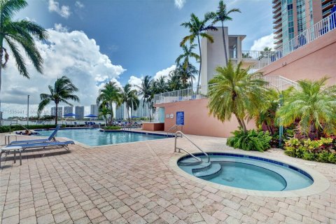 Condominio en venta en Aventura, Florida, 4 dormitorios, 252.69 m2 № 1021782 - foto 10