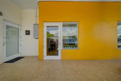 Propiedad comercial en venta en Miami, Florida № 1236771 - foto 23