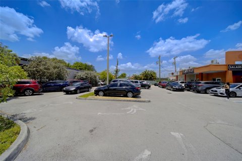 Propiedad comercial en venta en Miami, Florida № 1236771 - foto 27