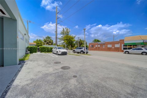 Propiedad comercial en venta en Miami, Florida № 1236771 - foto 26