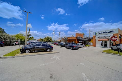 Propiedad comercial en venta en Miami, Florida № 1236771 - foto 28