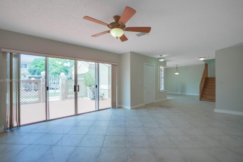 Townhouse in Cooper City, Florida 3 bedrooms, 154.78 sq.m. № 1385989 - photo 5