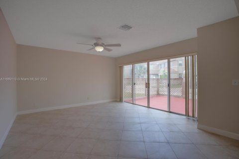 Townhouse in Cooper City, Florida 3 bedrooms, 154.78 sq.m. № 1385989 - photo 4