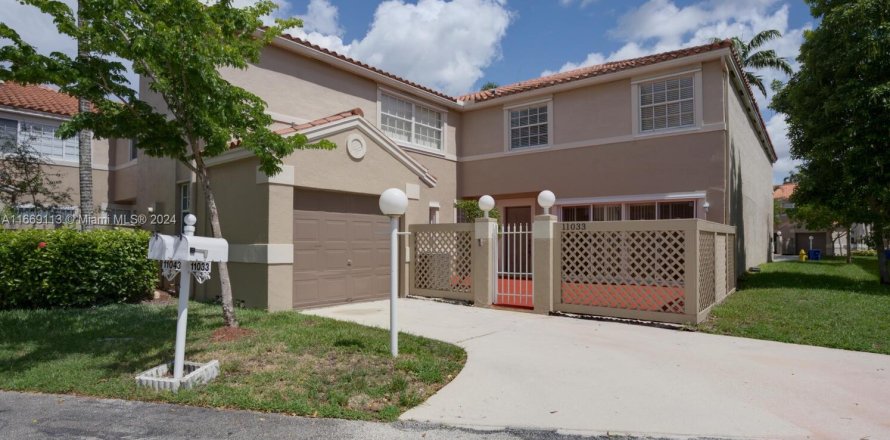 Adosado en Cooper City, Florida 3 dormitorios, 154.78 m2 № 1385989