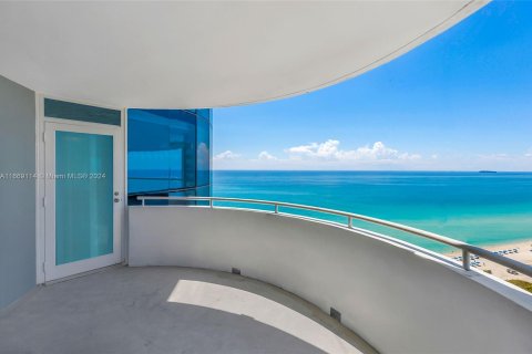 Condo in Miami Beach, Florida, 3 bedrooms  № 1385990 - photo 29