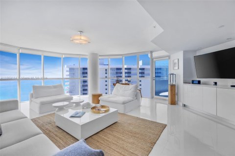 Condo in Miami Beach, Florida, 3 bedrooms  № 1385990 - photo 12