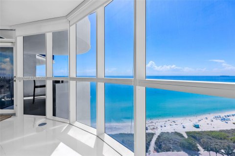 Condo in Miami Beach, Florida, 3 bedrooms  № 1385990 - photo 15