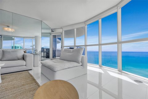 Condo in Miami Beach, Florida, 3 bedrooms  № 1385990 - photo 17