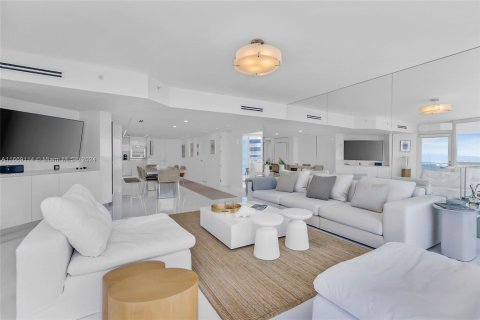 Condo in Miami Beach, Florida, 3 bedrooms  № 1385990 - photo 14