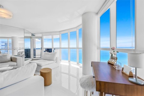 Condo in Miami Beach, Florida, 3 bedrooms  № 1385990 - photo 13