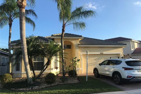 House in Coral Springs, Florida 4 bedrooms, 195.65 sq.m. № 1386035 - photo 1