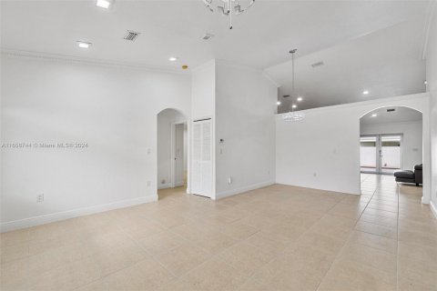 Villa ou maison à vendre à Miami, Floride: 4 chambres, 237.27 m2 № 1362239 - photo 6