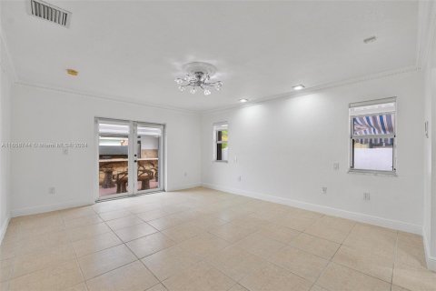 Villa ou maison à vendre à Miami, Floride: 4 chambres, 237.27 m2 № 1362239 - photo 18