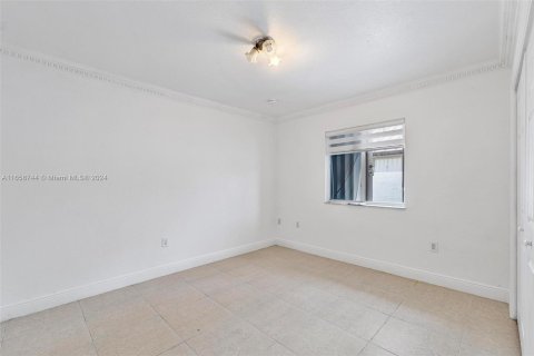 Casa en venta en Miami, Florida, 4 dormitorios, 237.27 m2 № 1362239 - foto 16