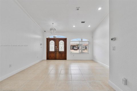 Villa ou maison à vendre à Miami, Floride: 4 chambres, 237.27 m2 № 1362239 - photo 7