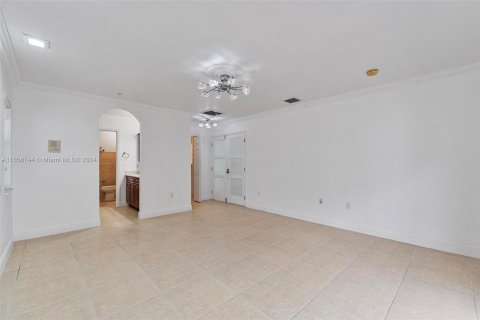 Villa ou maison à vendre à Miami, Floride: 4 chambres, 237.27 m2 № 1362239 - photo 19