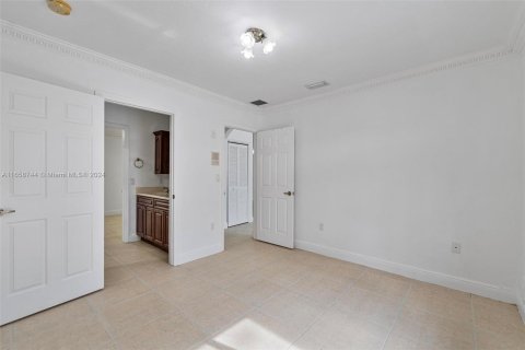 Villa ou maison à vendre à Miami, Floride: 4 chambres, 237.27 m2 № 1362239 - photo 24