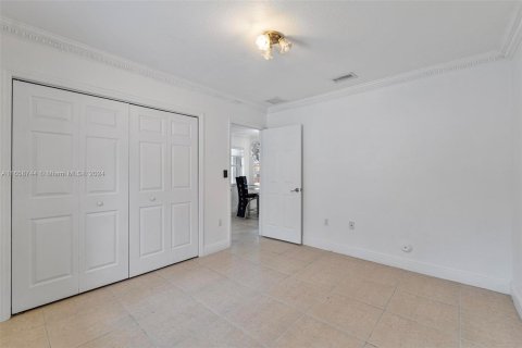 Villa ou maison à vendre à Miami, Floride: 4 chambres, 237.27 m2 № 1362239 - photo 17