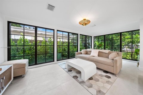 Casa en venta en Miami Beach, Florida, 4 dormitorios, 257.34 m2 № 1385942 - foto 15