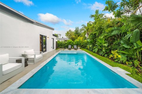 House in Miami Beach, Florida 4 bedrooms, 257.34 sq.m. № 1385942 - photo 5