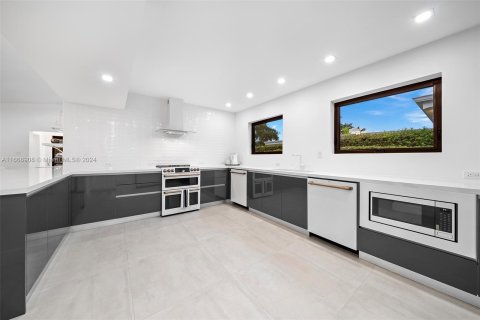 Casa en venta en Miami Beach, Florida, 4 dormitorios, 257.34 m2 № 1385942 - foto 28