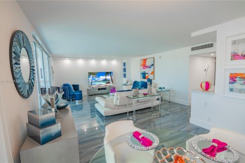 Condominio en venta en Hallandale Beach, Florida, 2 dormitorios, 121.89 m2 № 1019379 - foto 6