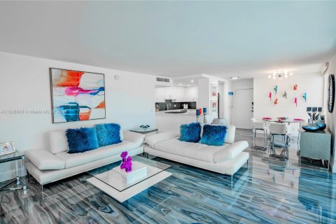 Copropriété à vendre à Hallandale Beach, Floride: 2 chambres, 121.89 m2 № 1019379 - photo 4