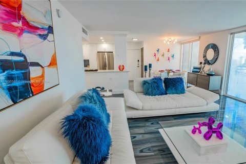 Condominio en venta en Hallandale Beach, Florida, 2 dormitorios, 121.89 m2 № 1019379 - foto 5