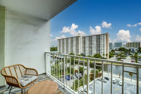 Condo in Sunny Isles Beach, Florida, 1 bedroom  № 1070422 - photo 26