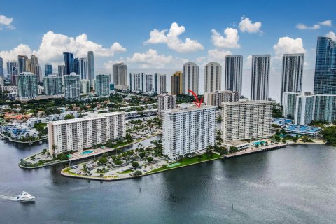 Condo in Sunny Isles Beach, Florida, 1 bedroom  № 1070422 - photo 3