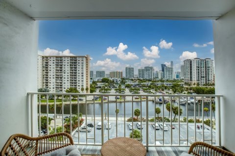 Condo in Sunny Isles Beach, Florida, 1 bedroom  № 1070422 - photo 29