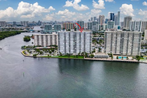 Condo in Sunny Isles Beach, Florida, 1 bedroom  № 1070422 - photo 5