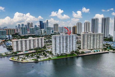 Condo in Sunny Isles Beach, Florida, 1 bedroom  № 1070422 - photo 4