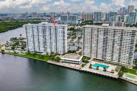 Condo in Sunny Isles Beach, Florida, 1 bedroom  № 1070422 - photo 6