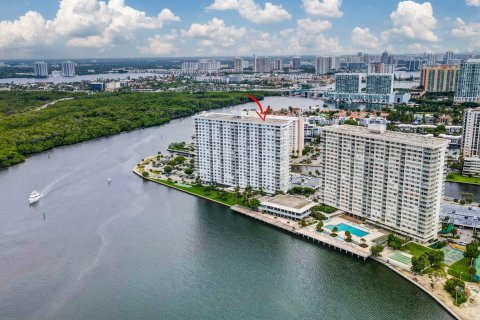 Condo in Sunny Isles Beach, Florida, 1 bedroom  № 1070422 - photo 2