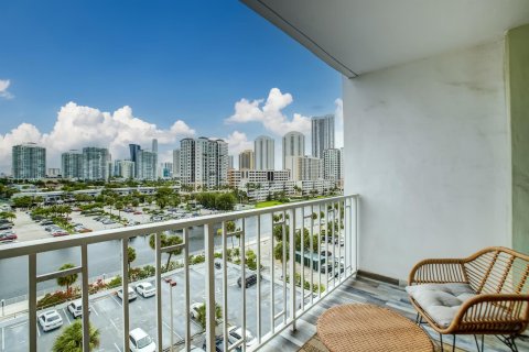 Condo in Sunny Isles Beach, Florida, 1 bedroom  № 1070422 - photo 28