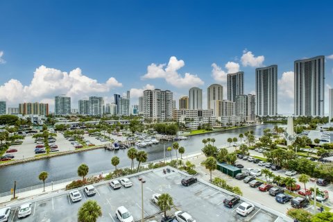 Condo in Sunny Isles Beach, Florida, 1 bedroom  № 1070422 - photo 27