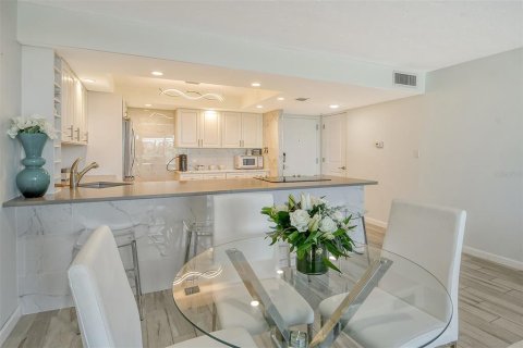 Condominio en venta en Sarasota, Florida, 1 dormitorio, 89.65 m2 № 1052267 - foto 11