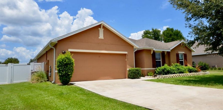 House in Ocala, Florida 3 bedrooms, 166.76 sq.m. № 1244573