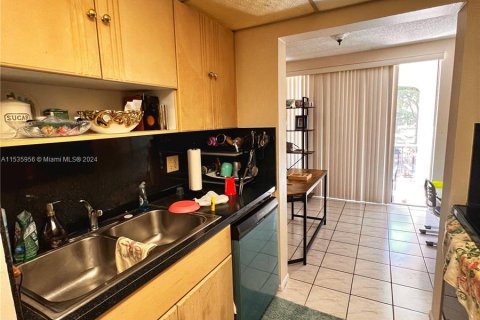 Condominio en venta en Lauderhill, Florida, 2 dormitorios, 117.06 m2 № 1017798 - foto 11