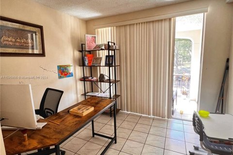 Copropriété à vendre à Lauderhill, Floride: 2 chambres, 117.06 m2 № 1017798 - photo 12