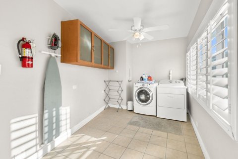 Casa en venta en Fort Lauderdale, Florida, 4 dormitorios, 253.72 m2 № 1048027 - foto 12