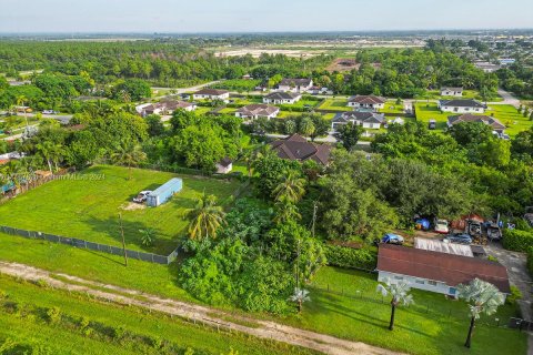 Terreno en venta en Miami, Florida № 1048033 - foto 1