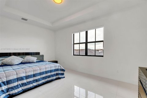 Casa en venta en Miami, Florida, 5 dormitorios, 264.03 m2 № 1397362 - foto 9