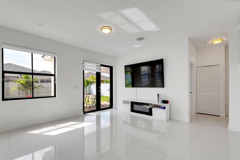 Villa ou maison à vendre à Miami, Floride: 5 chambres, 264.03 m2 № 1397362 - photo 5