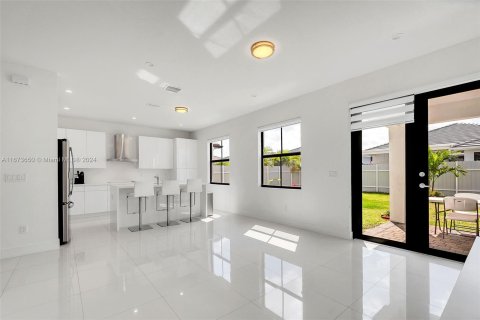 Villa ou maison à vendre à Miami, Floride: 5 chambres, 264.03 m2 № 1397362 - photo 8