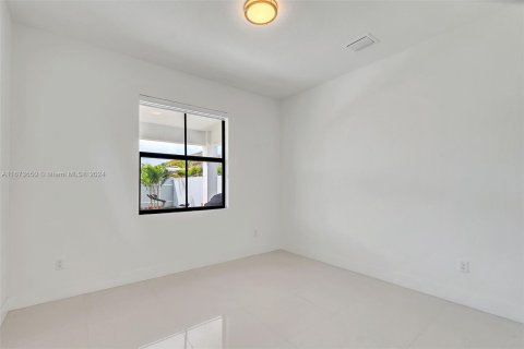 Villa ou maison à vendre à Miami, Floride: 5 chambres, 264.03 m2 № 1397362 - photo 13