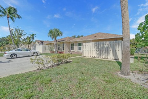 Villa ou maison à vendre à Boynton Beach, Floride: 2 chambres, 113.15 m2 № 1397365 - photo 2