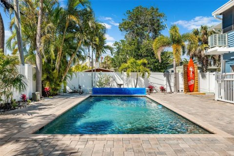 Immobilier commercial à vendre à Madeira Beach, Floride: 250.84 m2 № 1038996 - photo 2